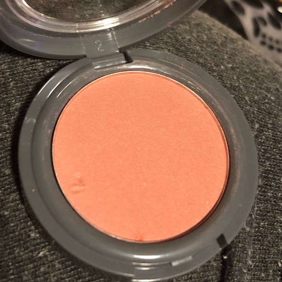 Random 4-pz Makeup Lot - Picture 3 of 13